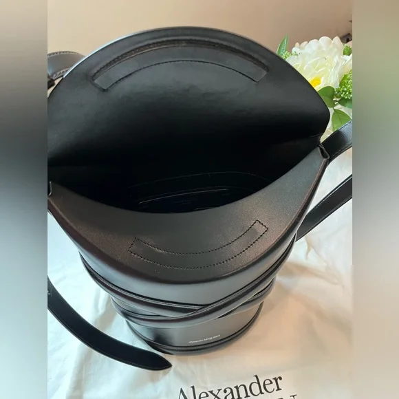 Alexander McQueen Black Shoulder Bag - Picture 5 of 12